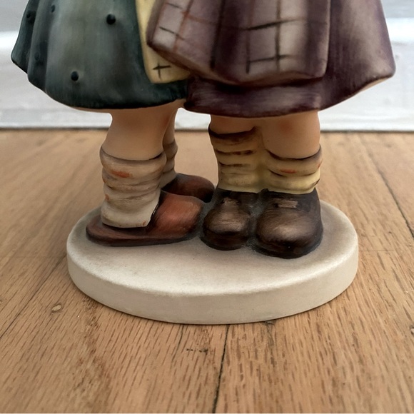 Hummel Ceramic Figurine “Telling Her Secret”, 196/0, 1948, signed - Picture 4 of 7